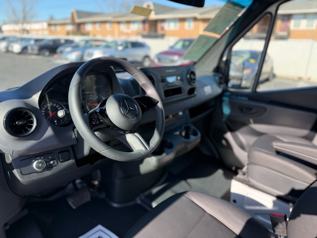 Used 2025 Mercedes-Benz Sprinter 2500 image 11