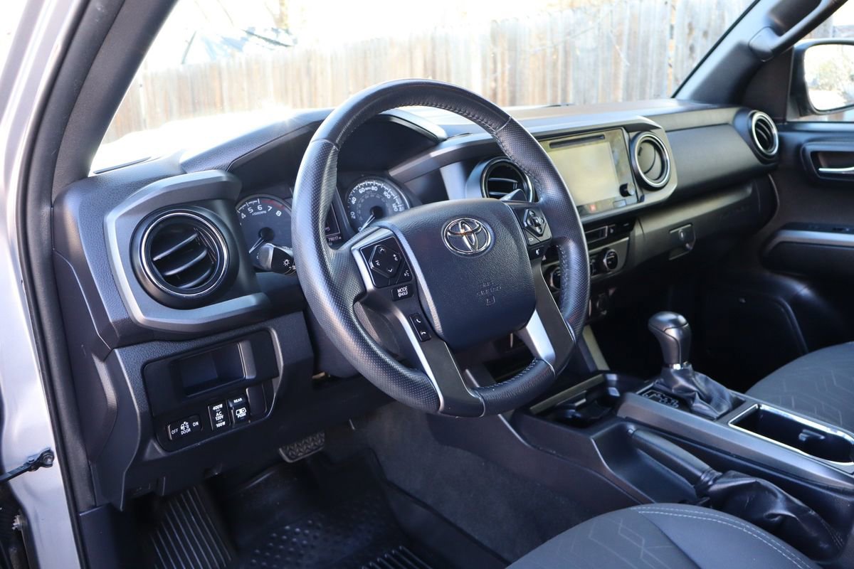 Used 2017 Toyota Tacoma TRD Sport image 16