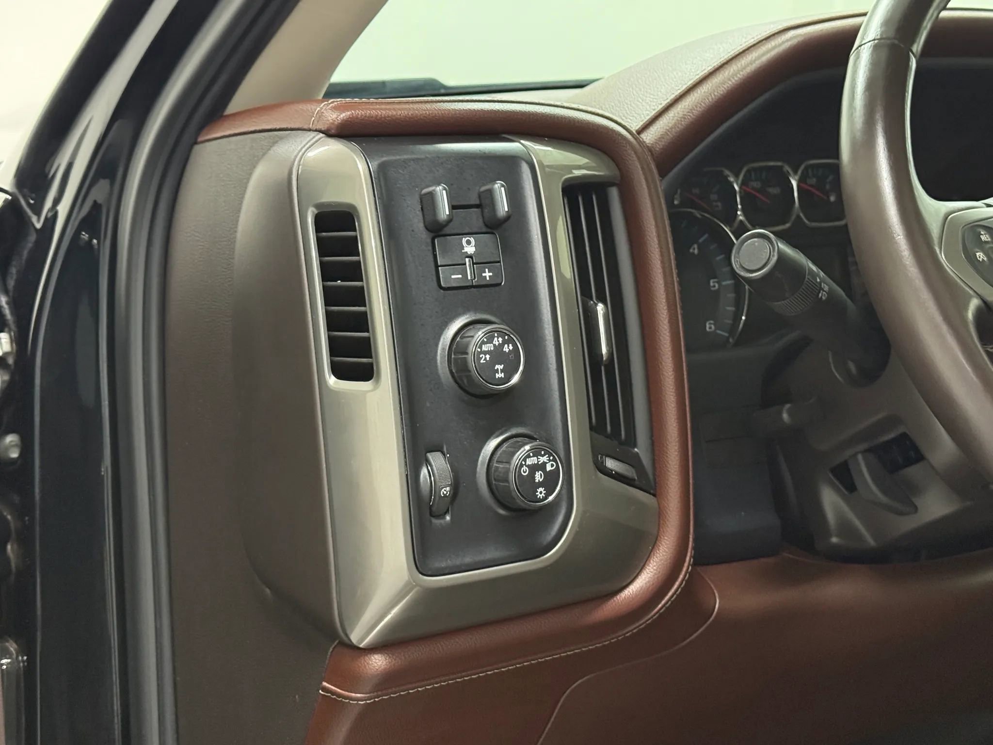 Used 2016 Chevrolet Silverado 1500 High Country w/ High Country Premium Package image 28