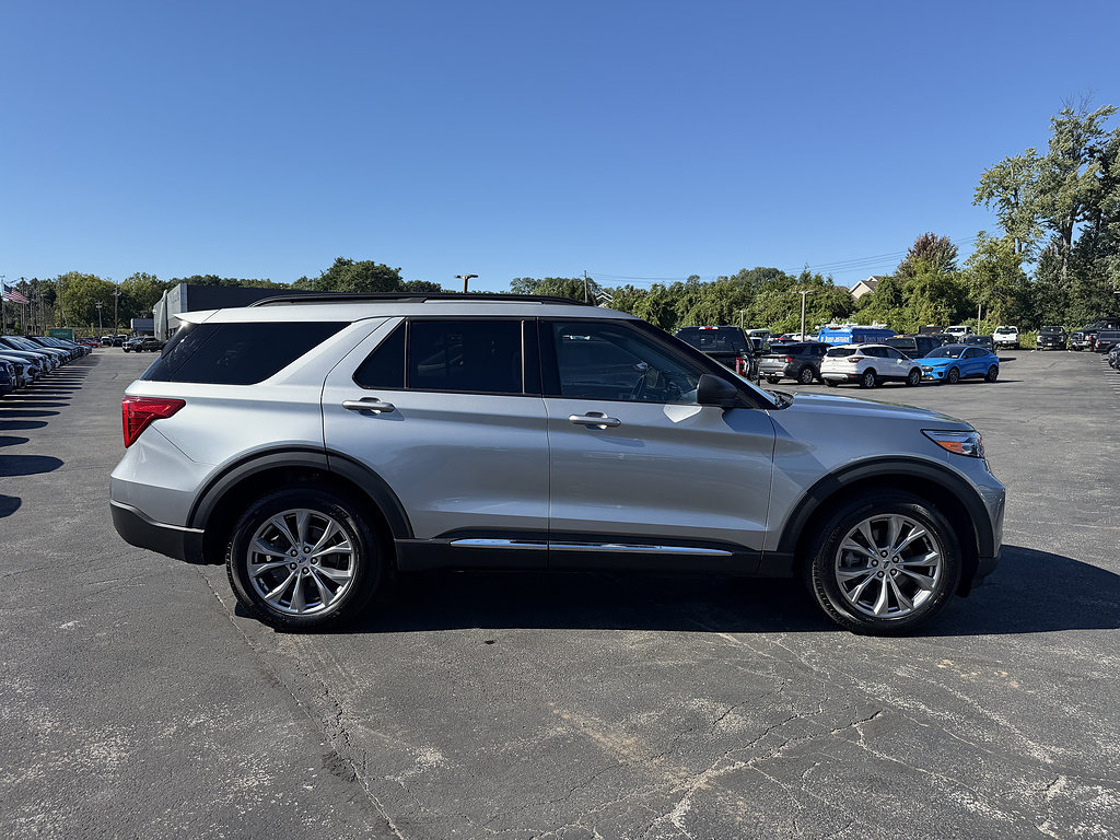 Used 2023 Ford Explorer XLT w/ Equipment Group 202A AWD/4WD image 7
