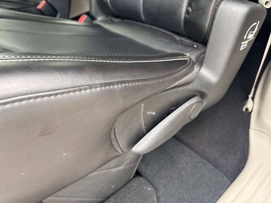 Used 2024 Chrysler Pacifica Touring-L image 19