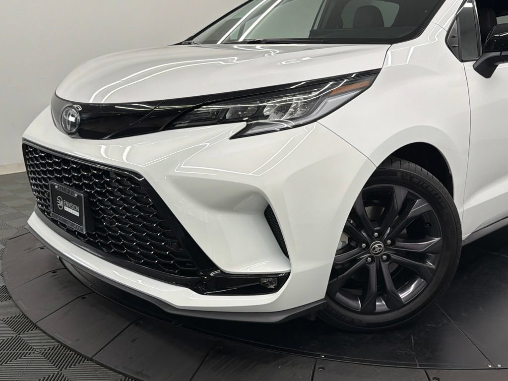 Certified 2026 Toyota Sienna XSE FWD image 4