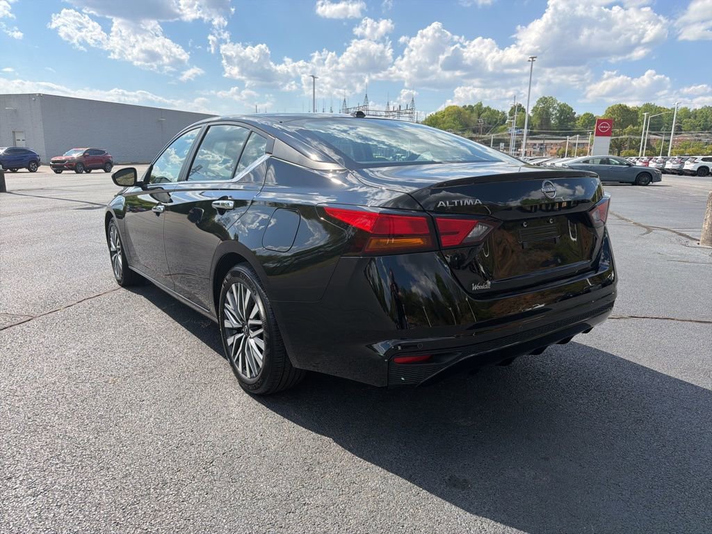 Used 2025 Nissan Altima 2.5 SV image 3