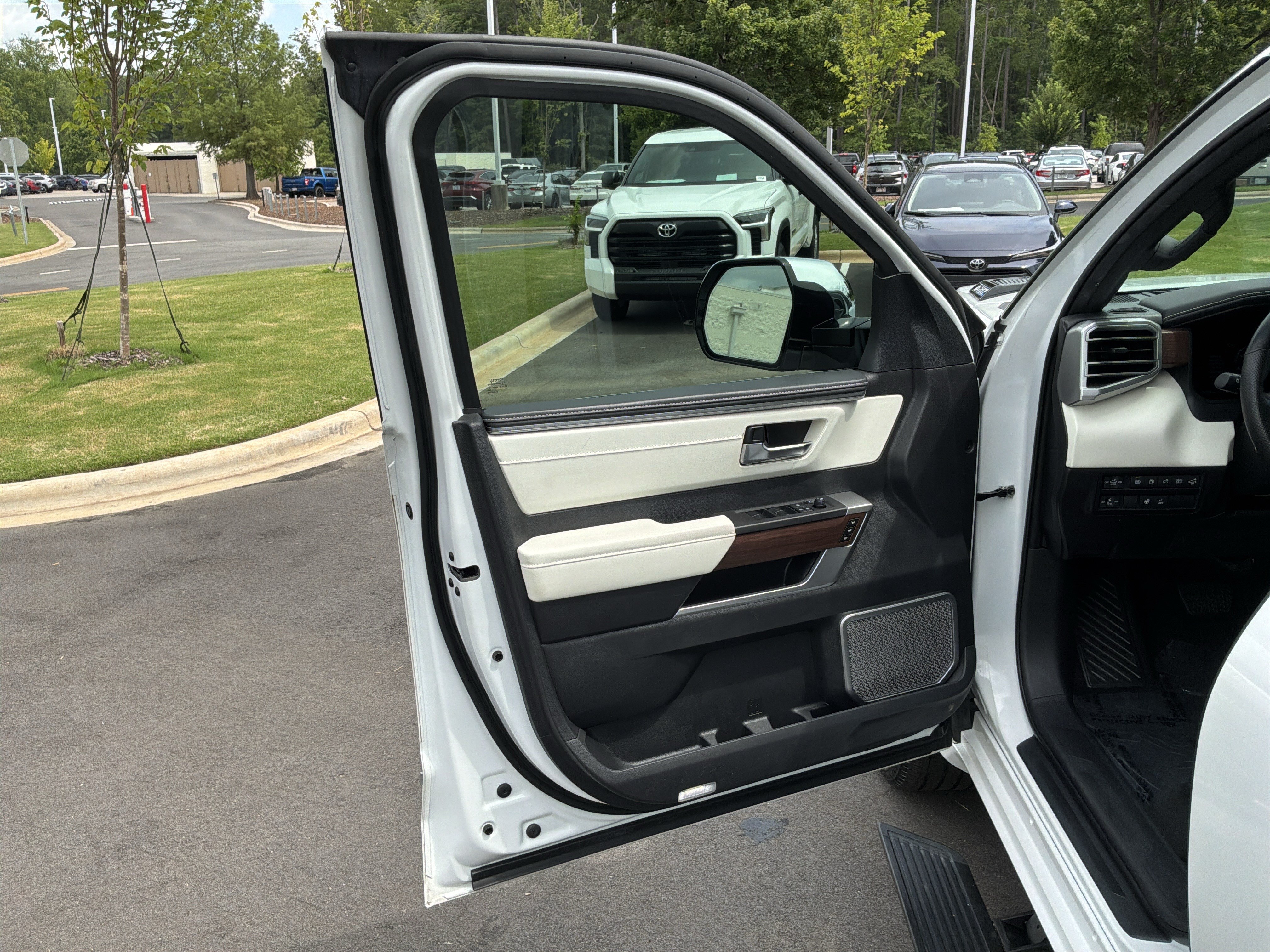 Used 2024 Toyota Tundra Capstone AWD/4WD image 14
