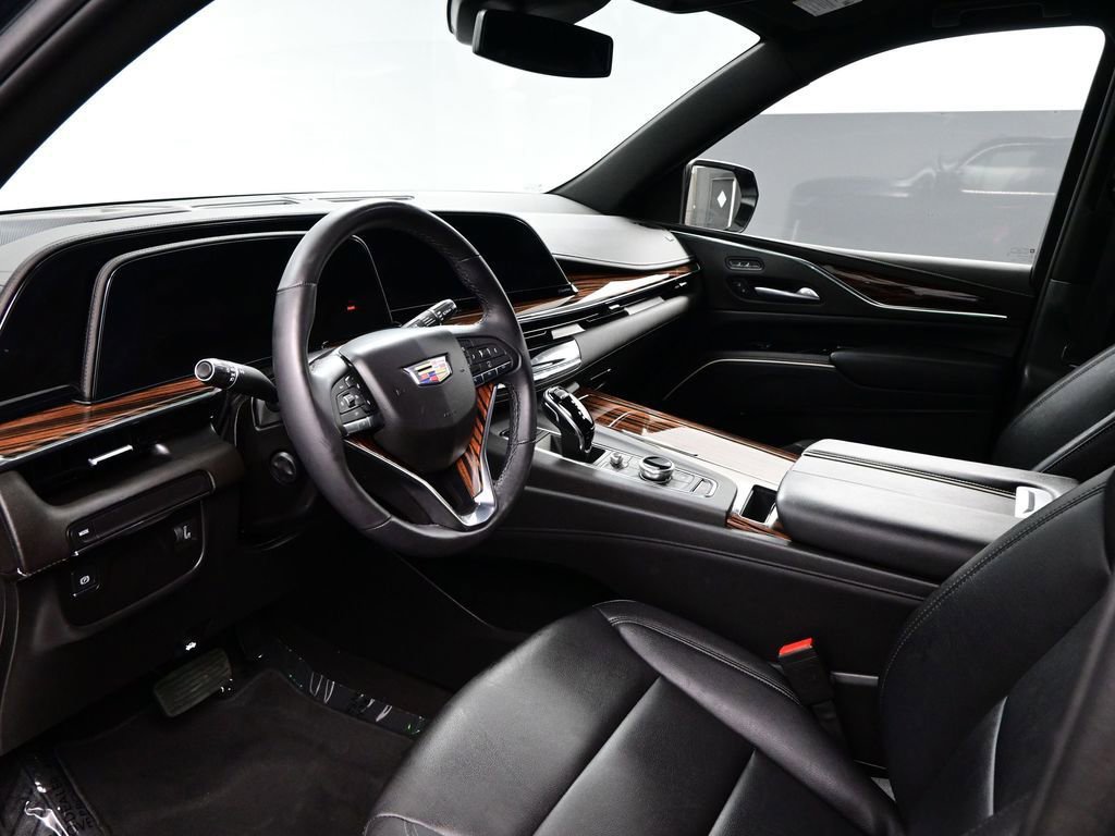 Used 2024 Cadillac Escalade Luxury RWD image 8