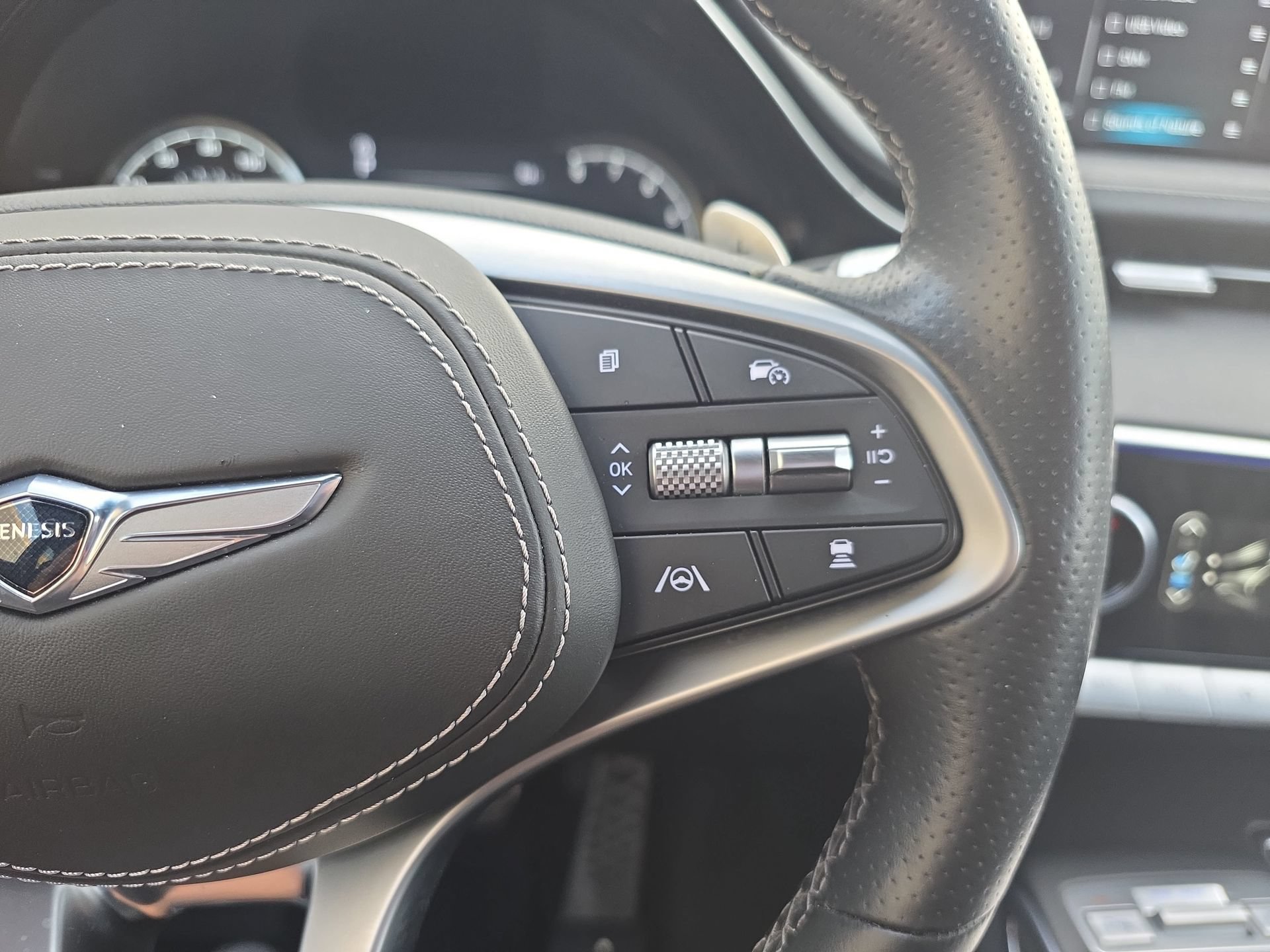 Used 2025 Genesis GV70 3.5T Sport w/ Sport Advanced Package AWD/4WD image 18