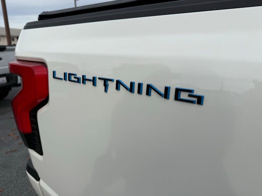 Used 2023 Ford F150 Lightning Lariat image 10