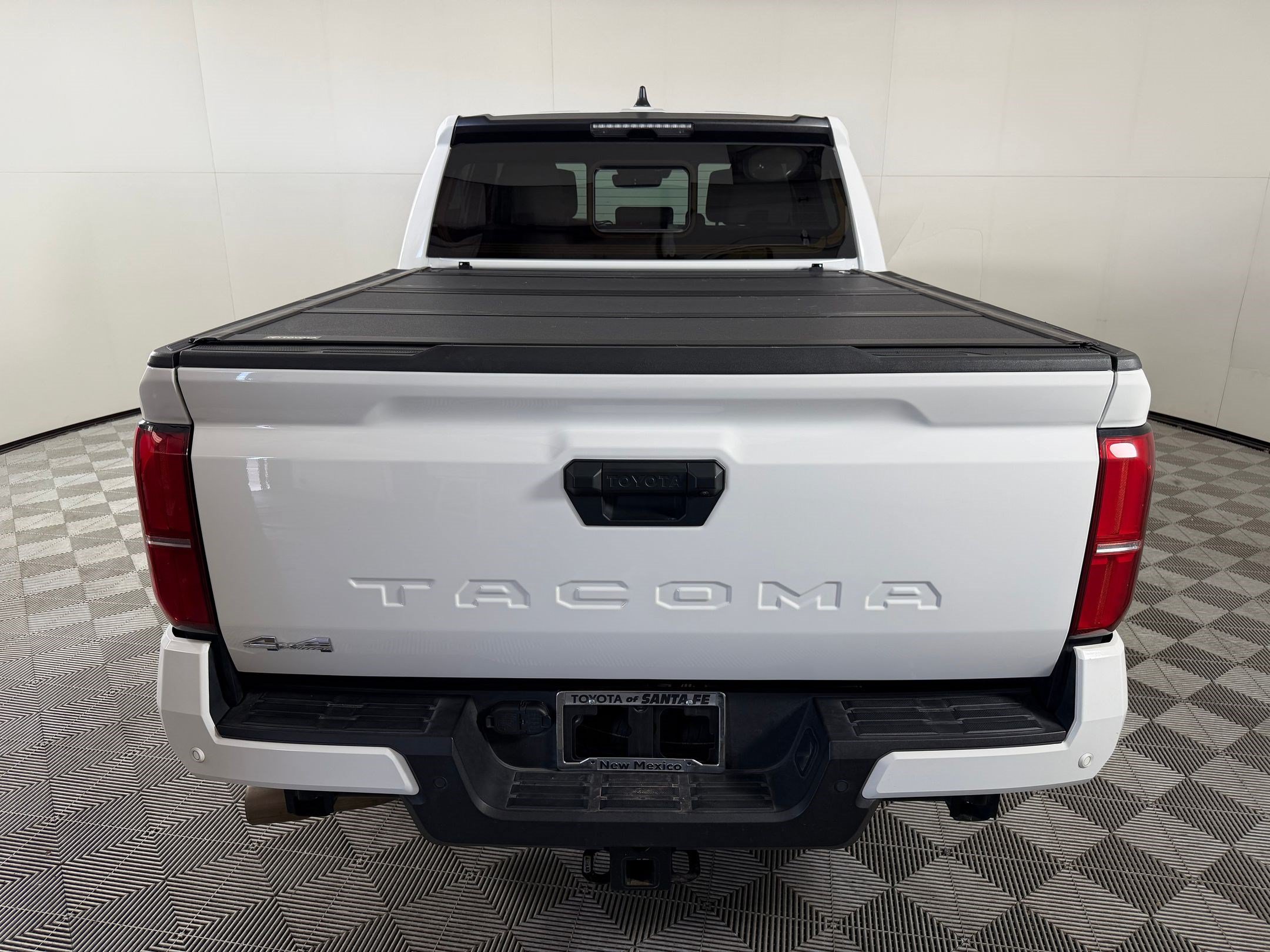 Used 2025 Toyota Tacoma SR5 AWD/4WD image 10
