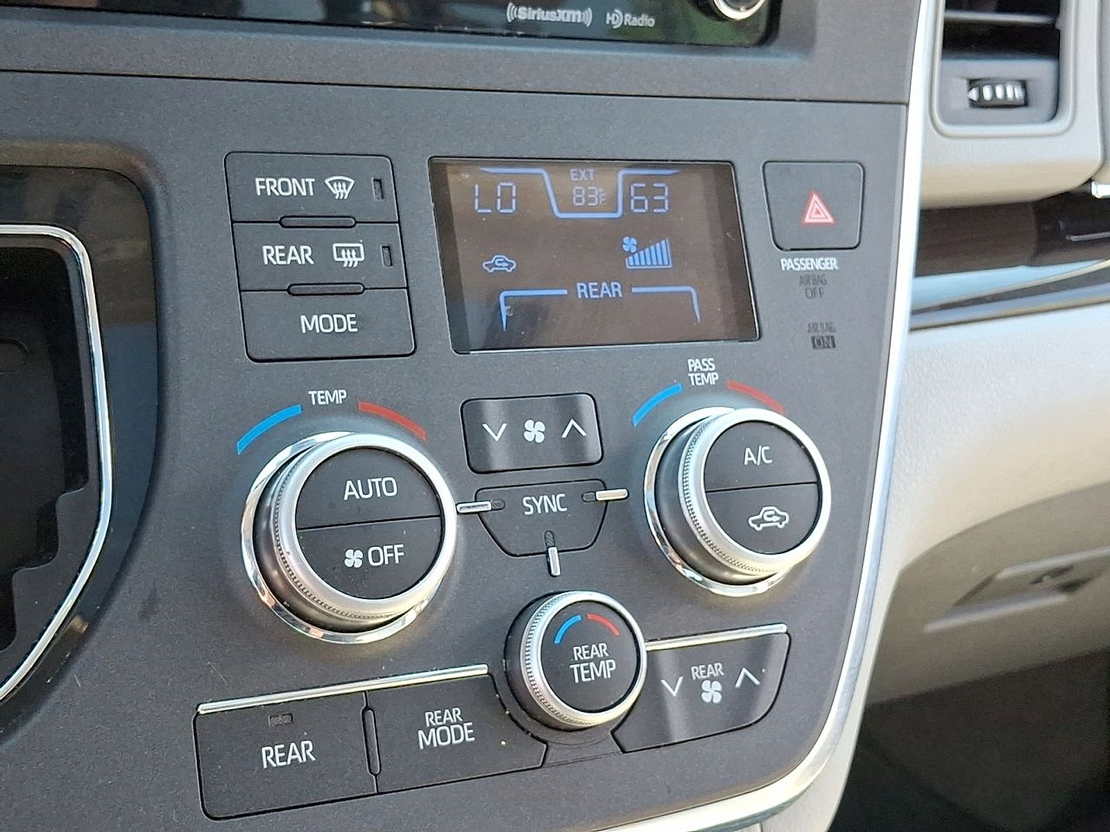 Used 2019 Toyota Sienna XLE w/ XLE Navigation Package FWD image 24