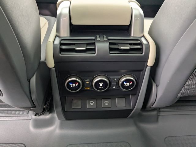 Used 2024 Land Rover Defender 130 X-Dynamic SE image 12