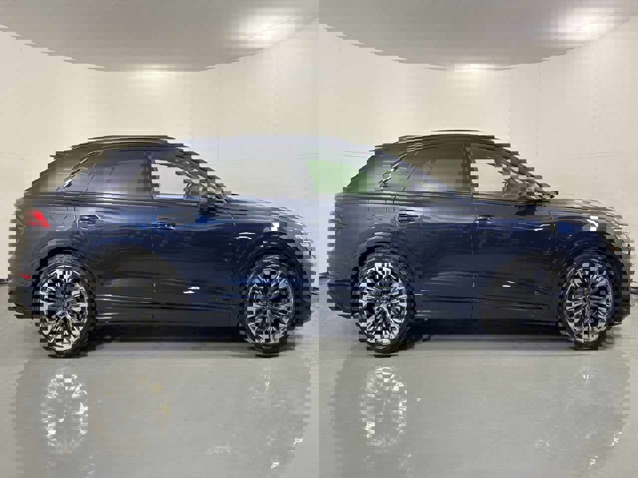 Used 2025 Audi Q8 Prestige image 38