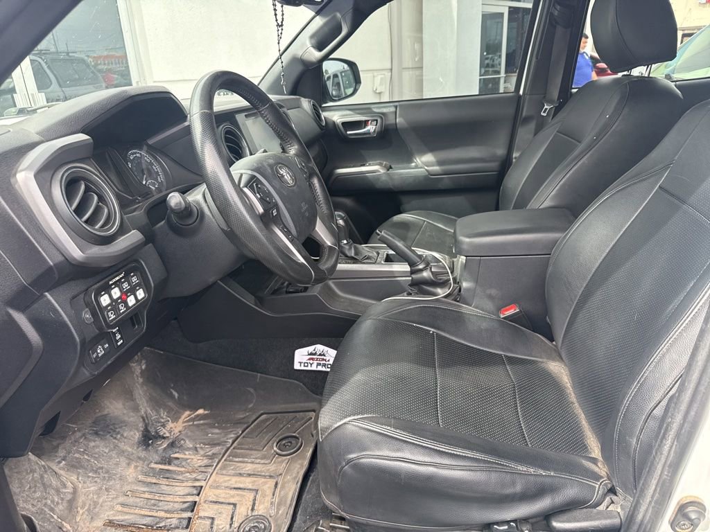 Used 2016 Toyota Tacoma TRD Off-Road AWD/4WD image 5