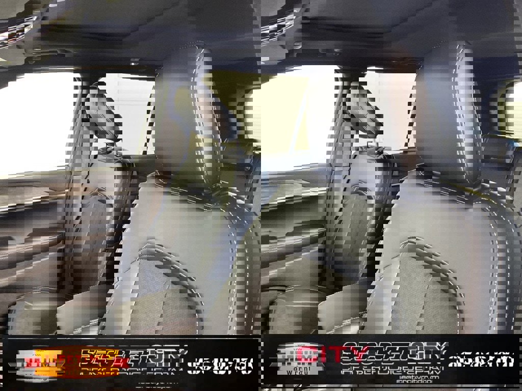 New 2026 Jeep Grand Cherokee Altitude image 10