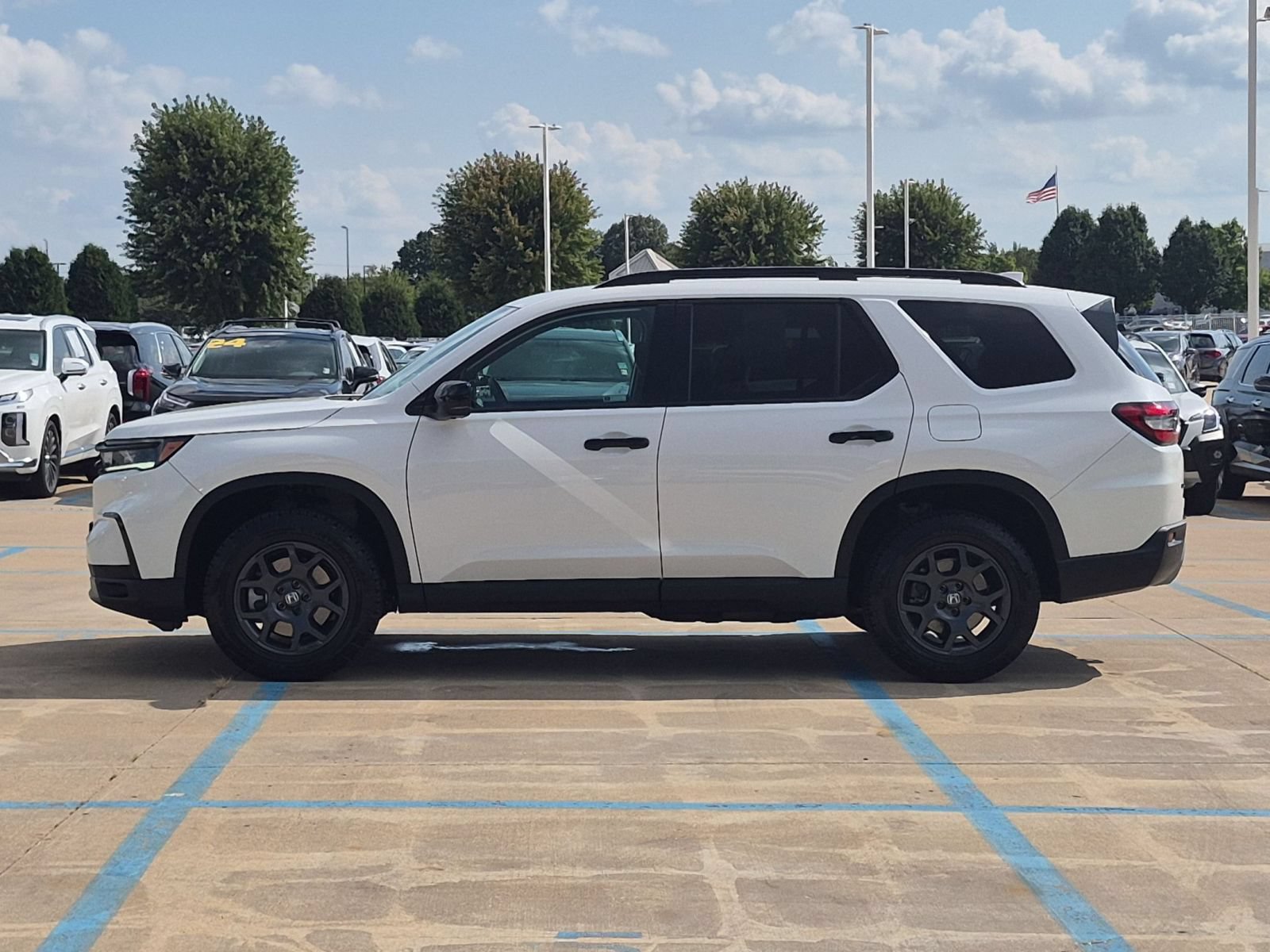 Certified 2025 Honda Pilot TrailSport image 9