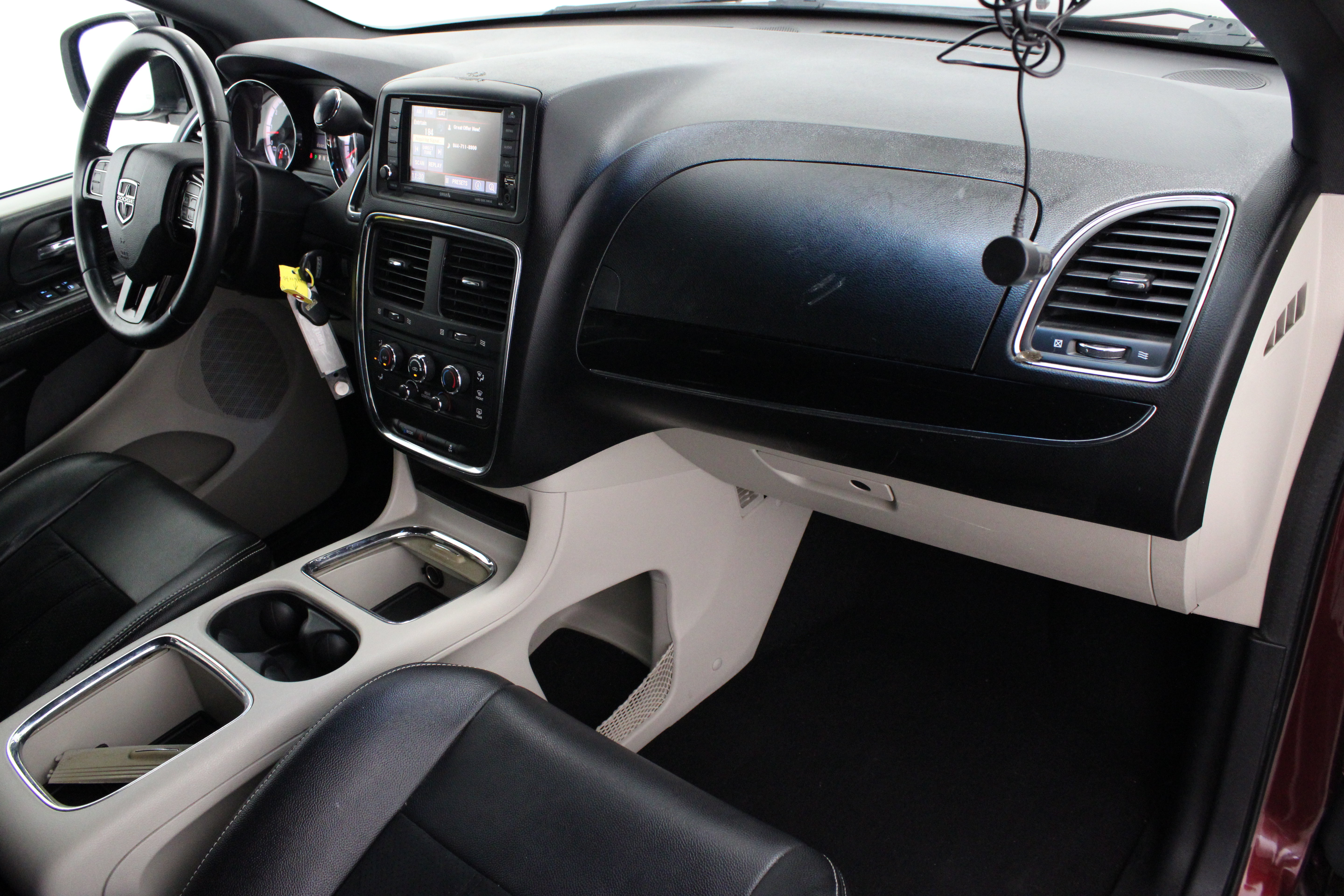Used 2017 Dodge Grand Caravan SXT FWD image 35