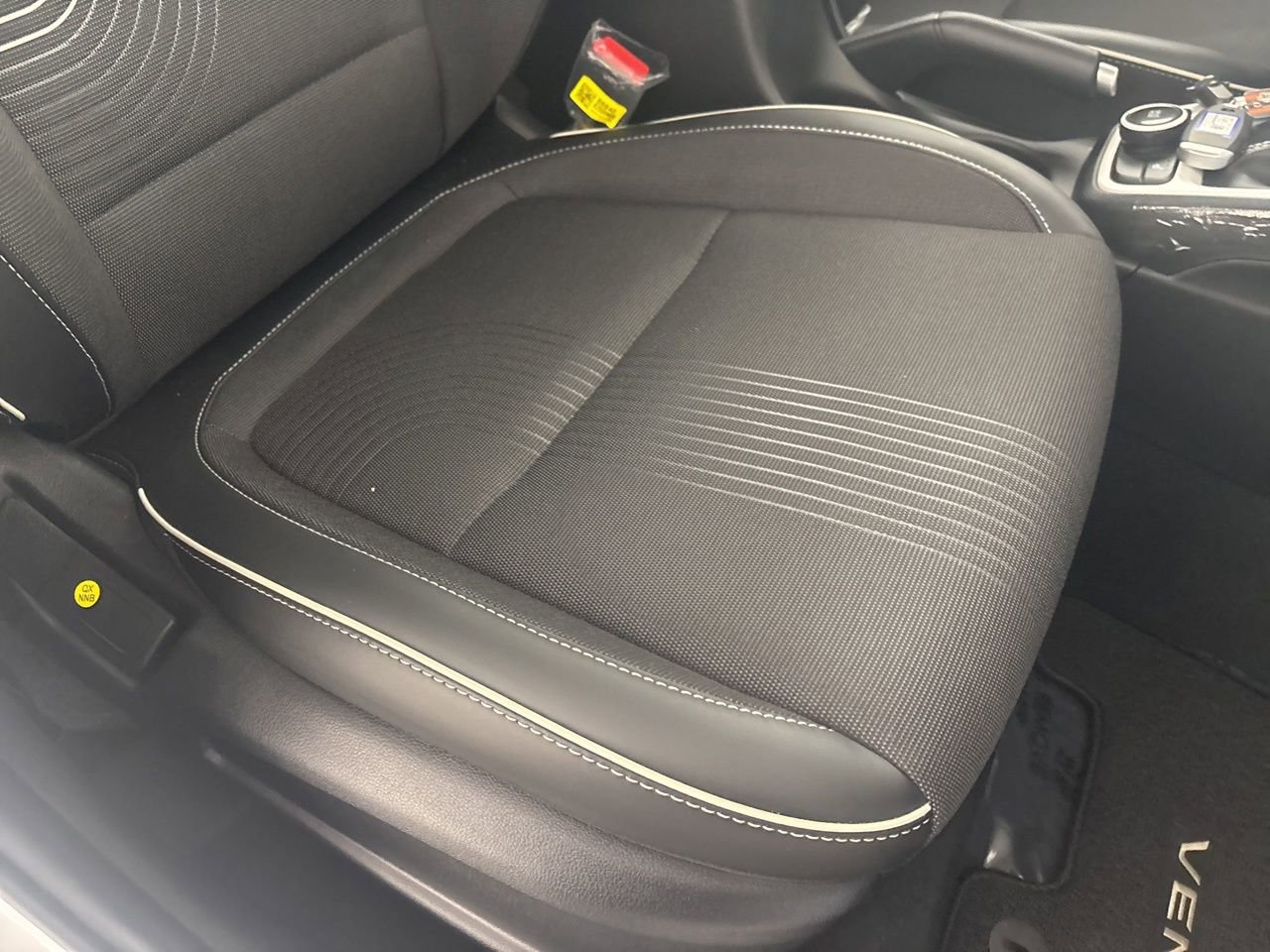 Used 2025 Hyundai Venue Limited image 28