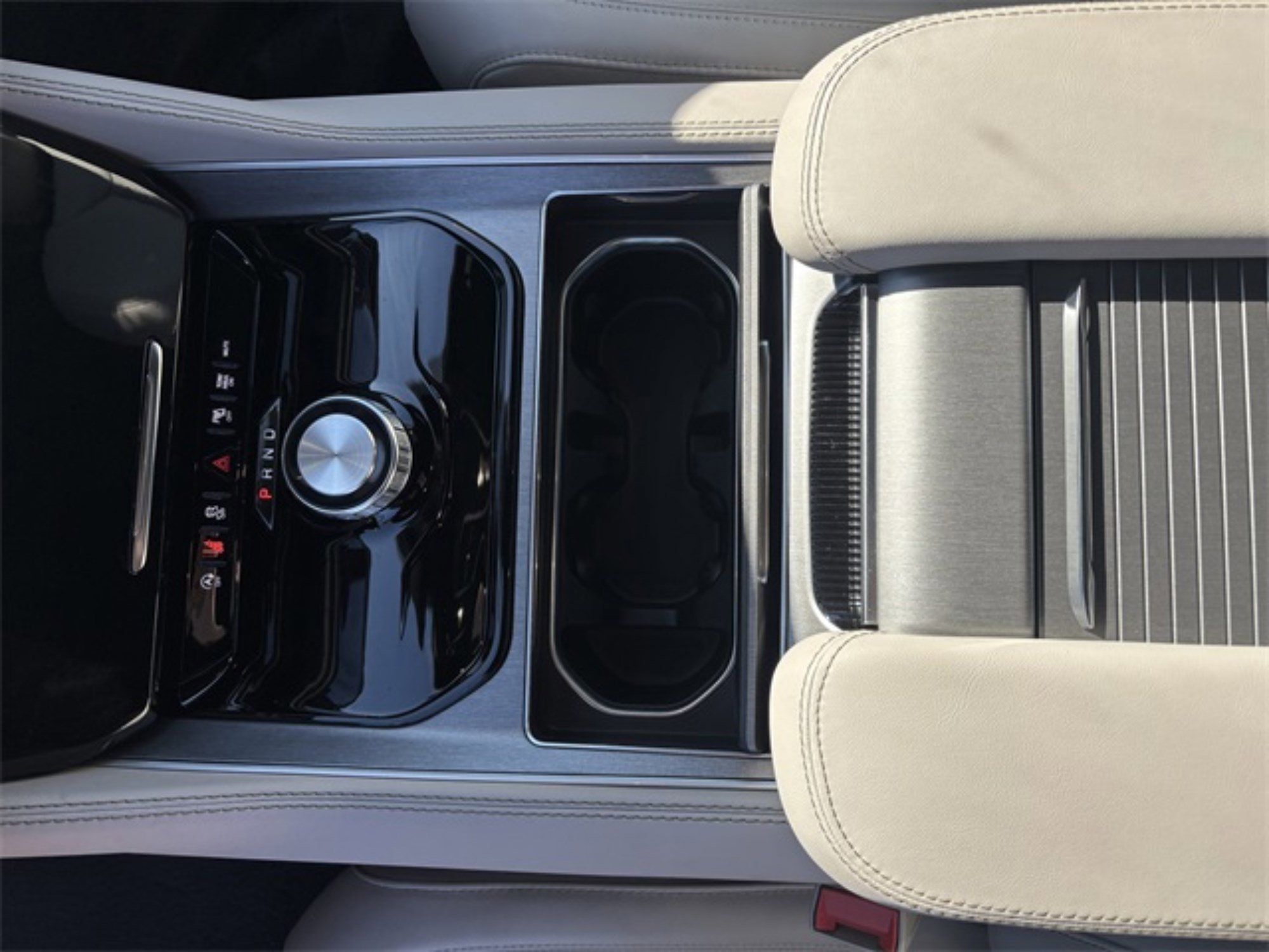 New 2025 Jeep Wagoneer L 2WD image 15