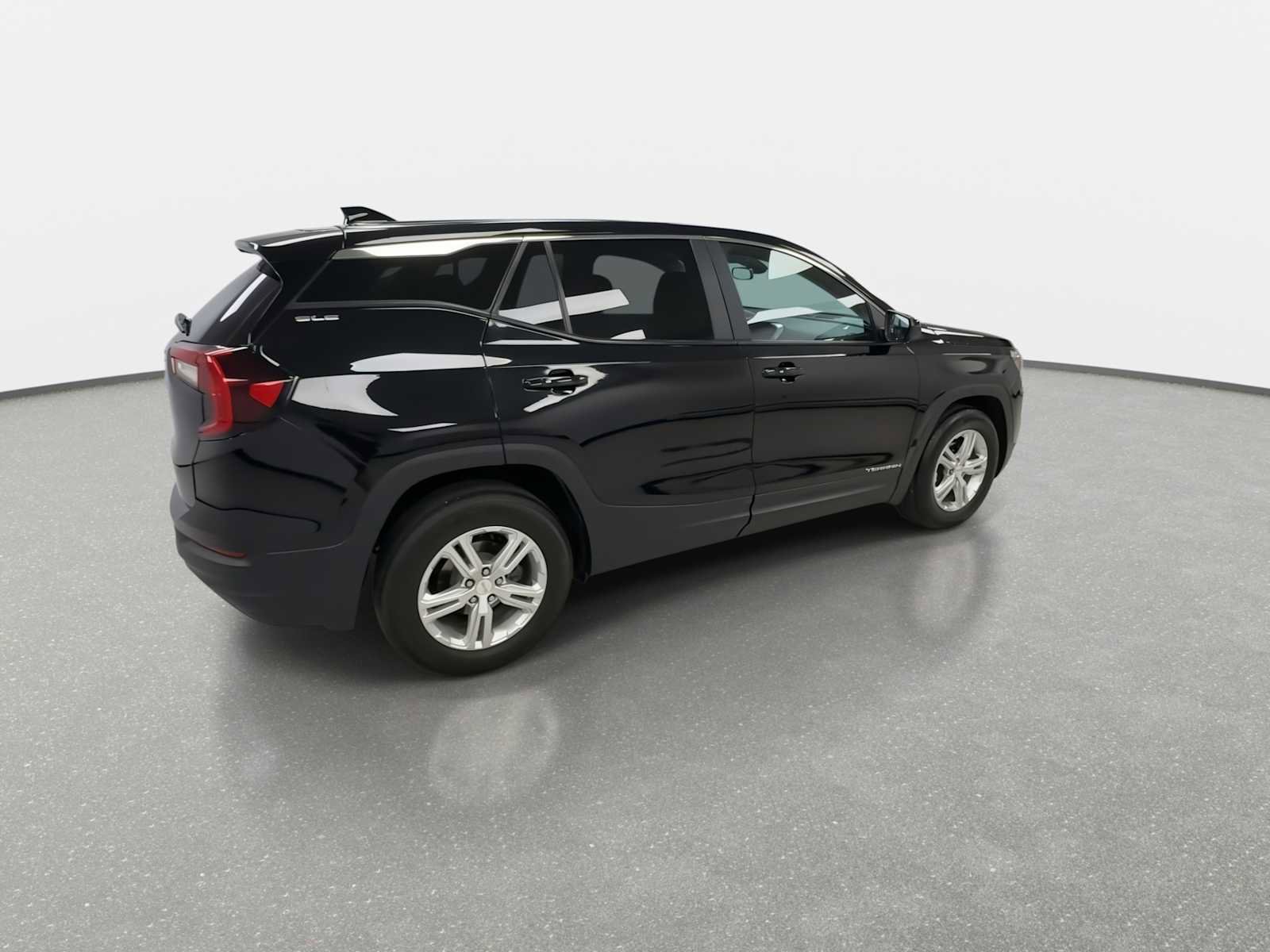 Used 2024 GMC Terrain SLE image 9