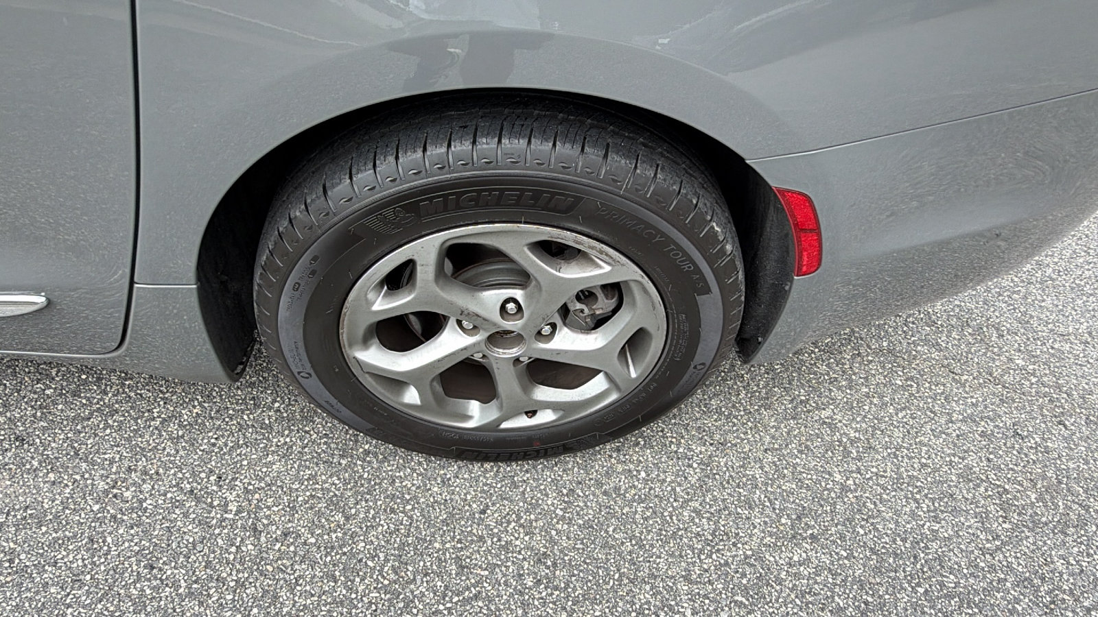 Used 2022 Chrysler Pacifica Limited FWD image 12