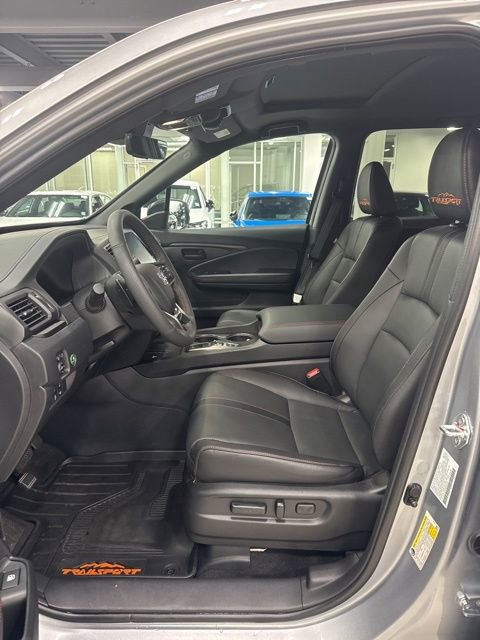Used 2025 Honda Ridgeline TrailSport image 7
