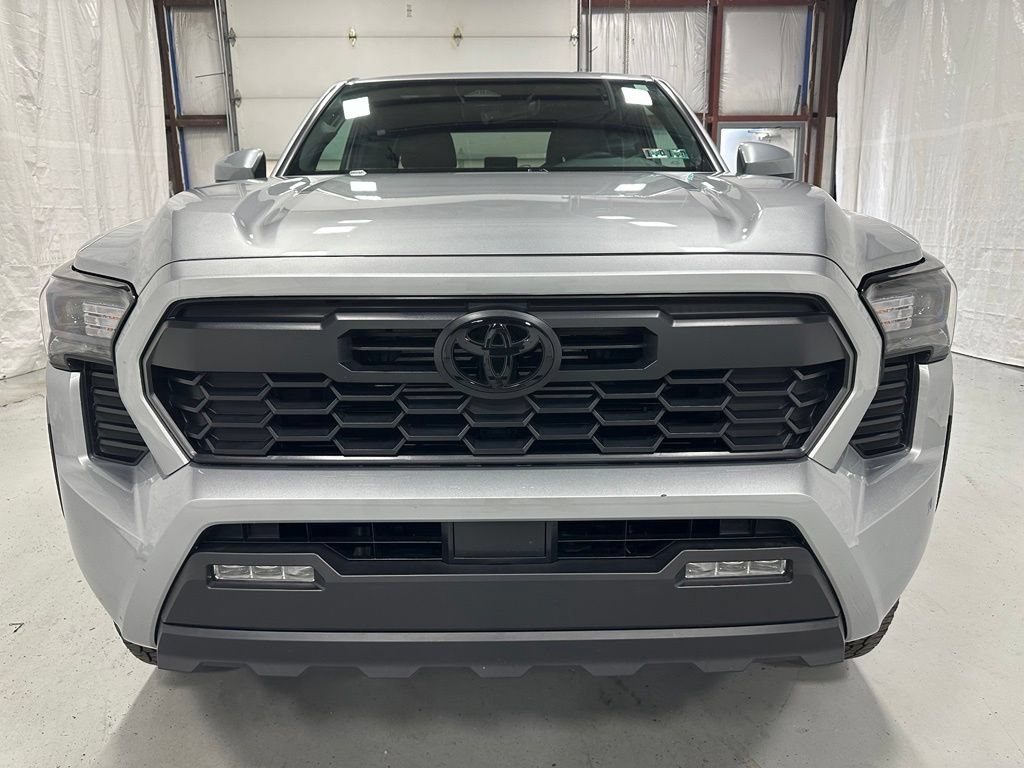 Used 2026 Toyota Tacoma TRD Off-Road AWD/4WD image 2