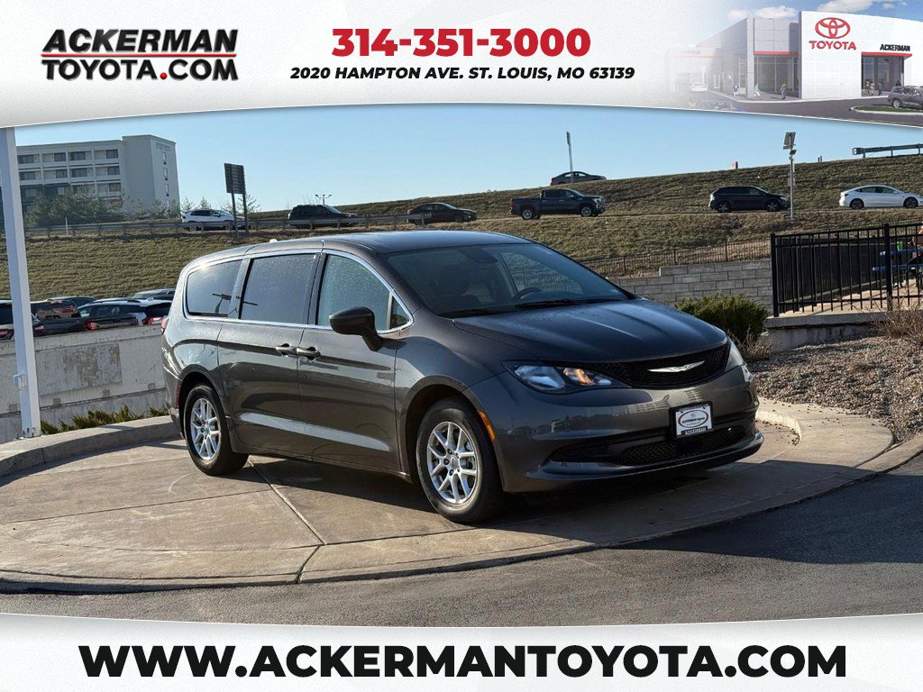 Used 2023 Chrysler Voyager LX image 1