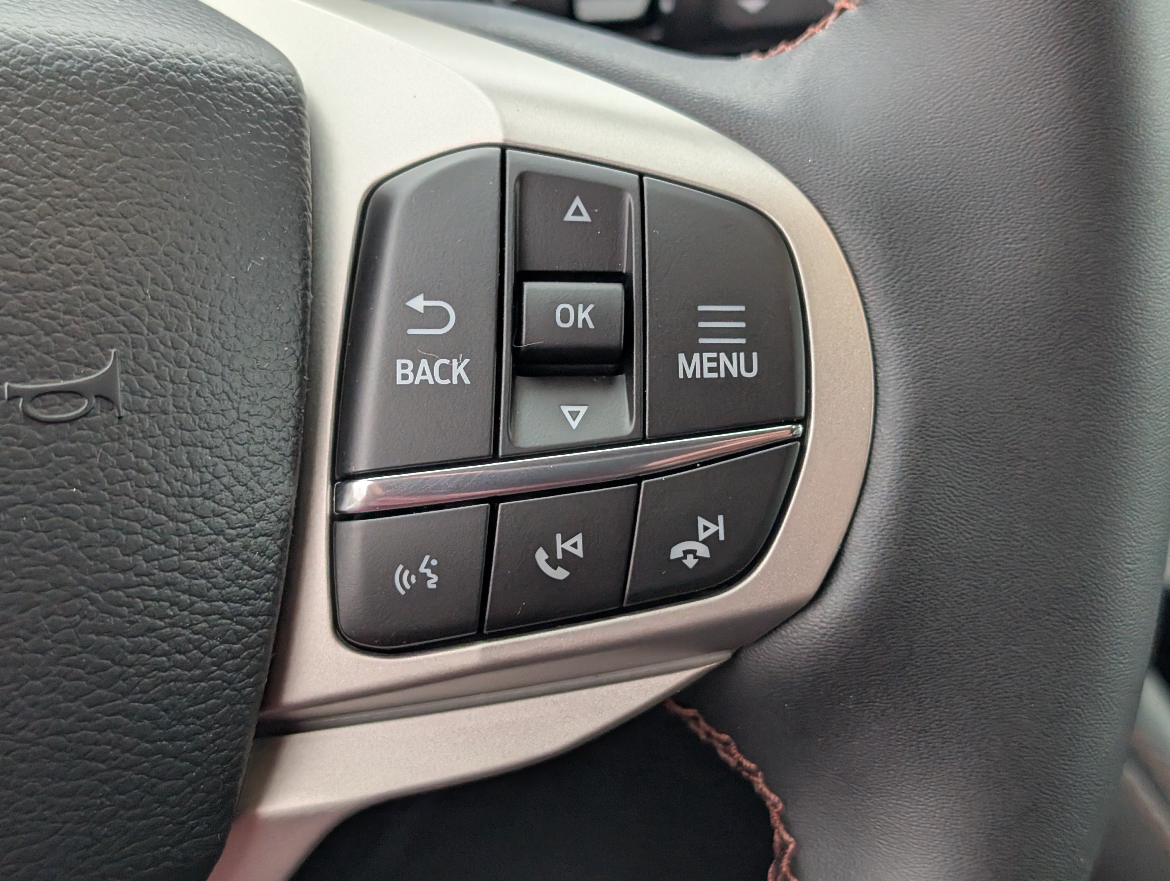 New 2026 Ford Explorer Active RWD image 21