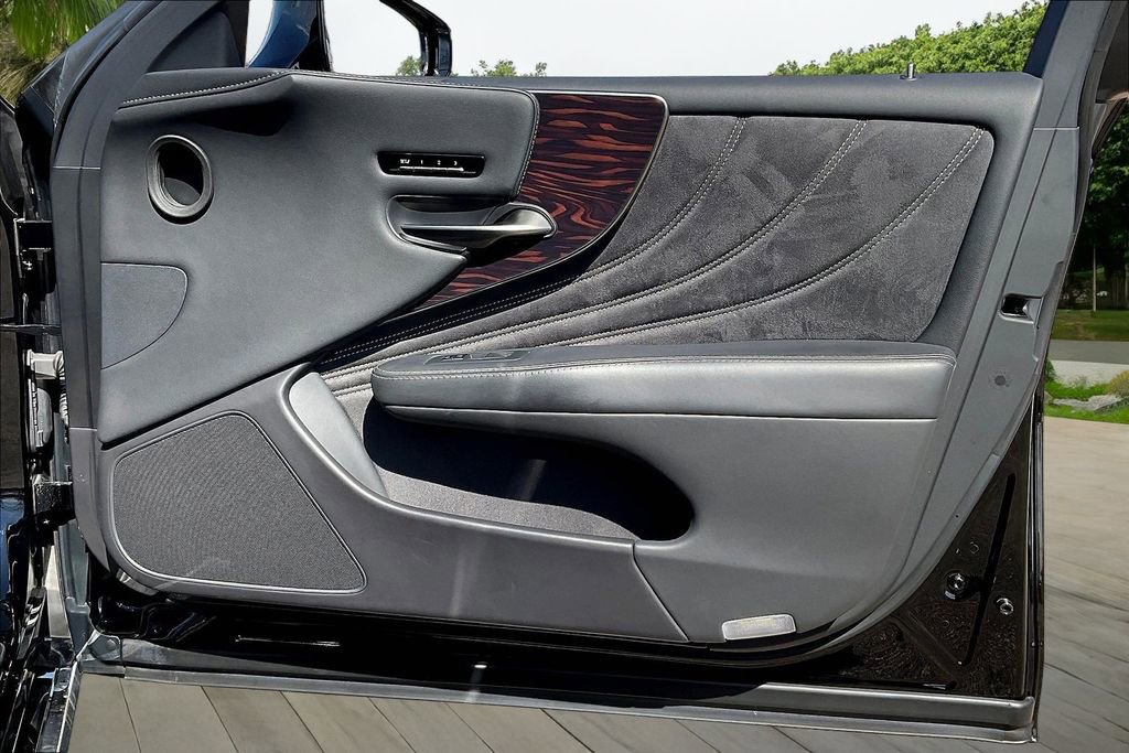 Used 2019 Lexus LS 500 AWD w/ Interior Upgrade Package image 28