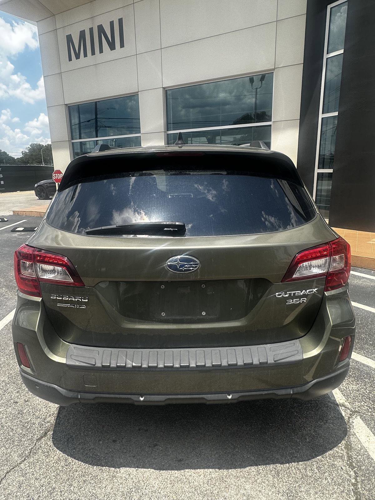 Used 2017 Subaru Outback 3.6R Touring w/ Popular Package #5A AWD/4WD image 5