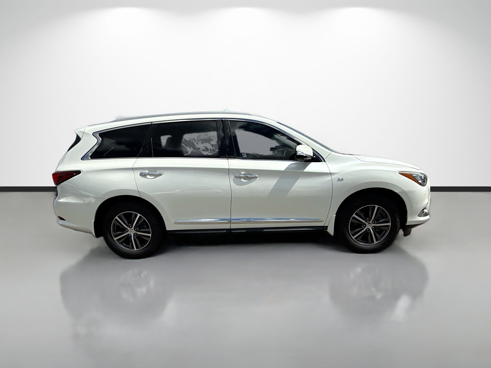 Used 2020 INFINITI QX60 Luxe w/ Essential Package FWD image 2