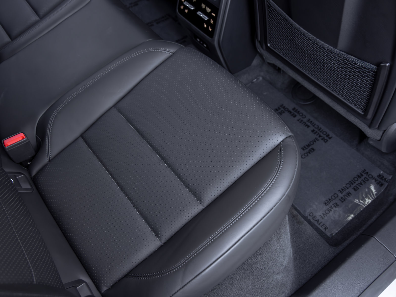 Certified 2025 Porsche Macan Electric RWD image 48