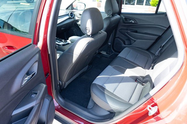 Used 2025 Chevrolet Trax LT FWD image 26
