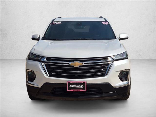Used 2023 Chevrolet Traverse LT FWD image 2