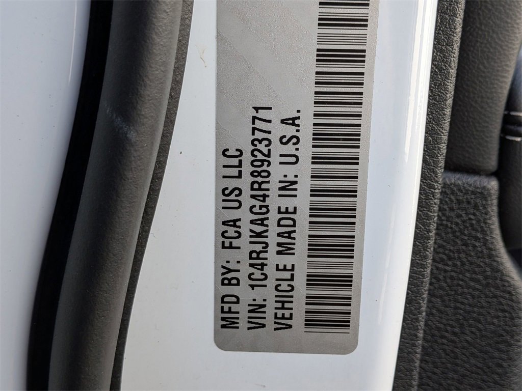 Used 2024 Jeep Grand Cherokee L Laredo image 28