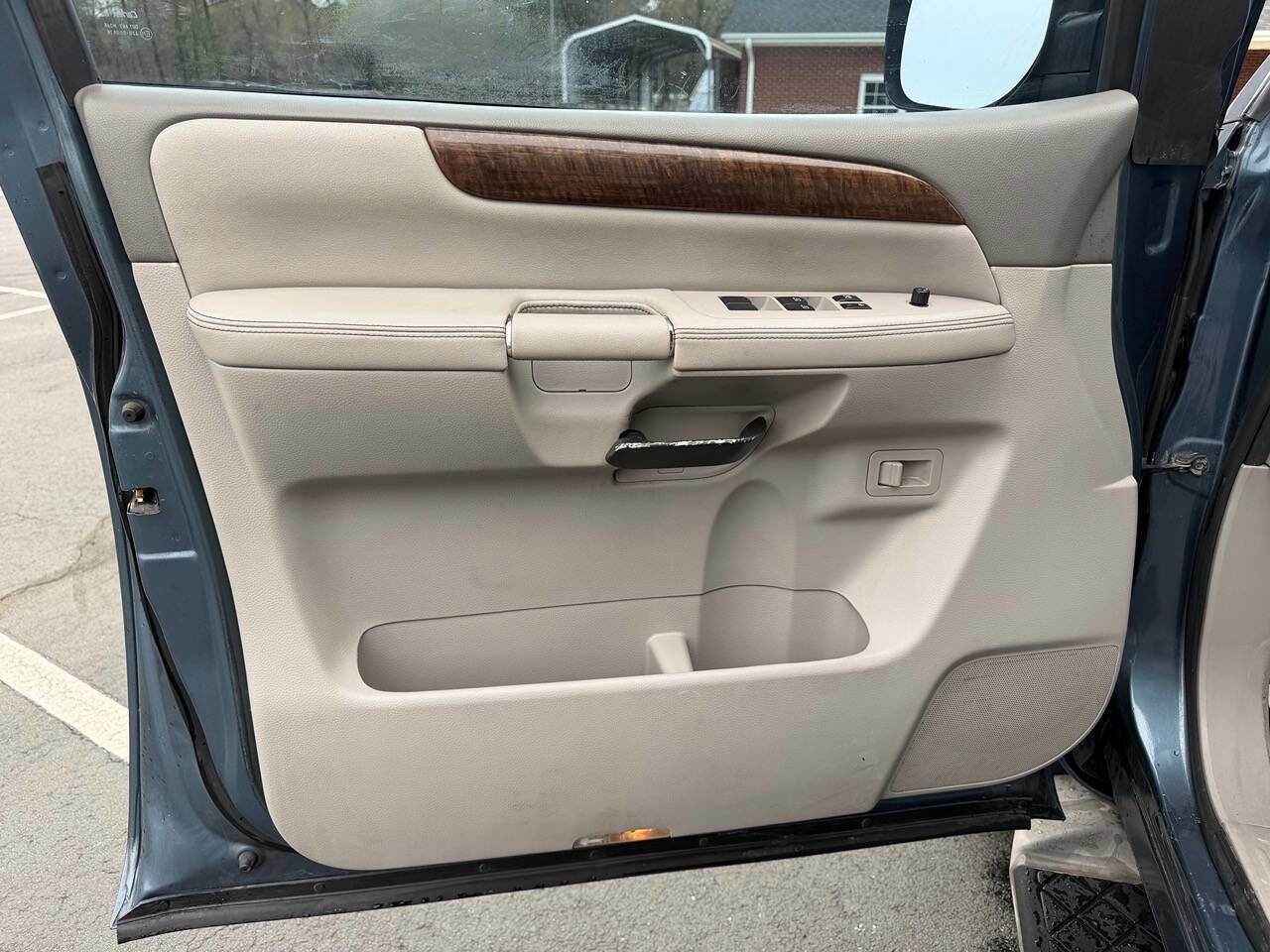Used 2010 Nissan Armada Titanium RWD image 10