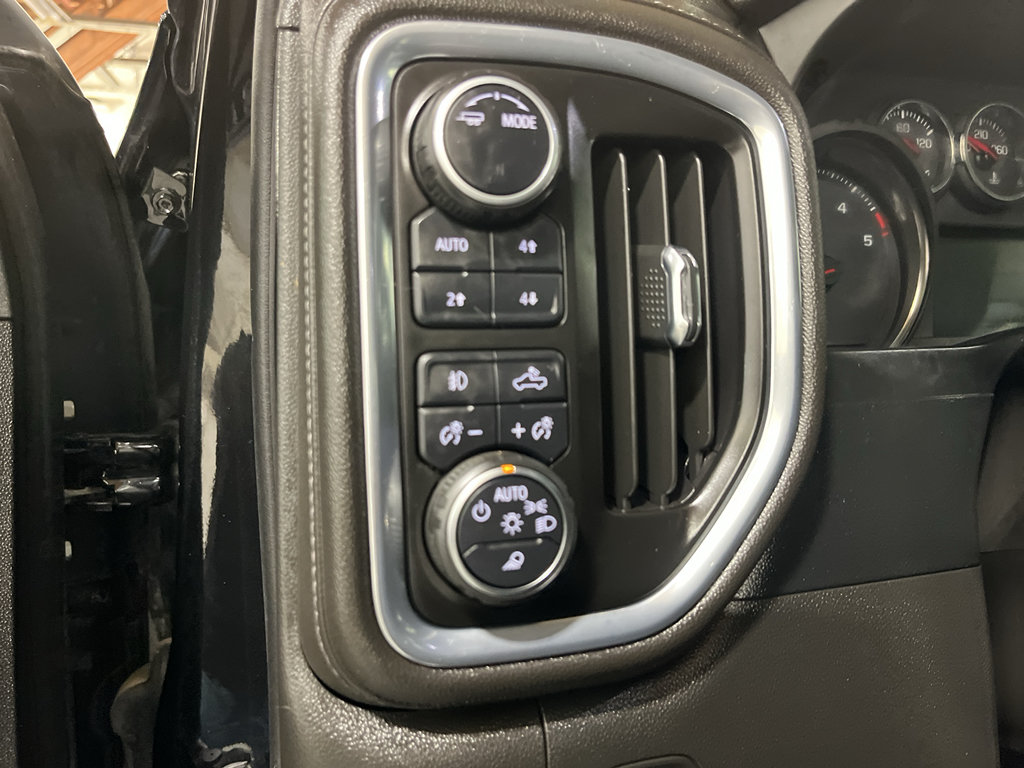 Certified 2022 Chevrolet Silverado 2500 LTZ w/ LTZ Convenience Package AWD/4WD image 32