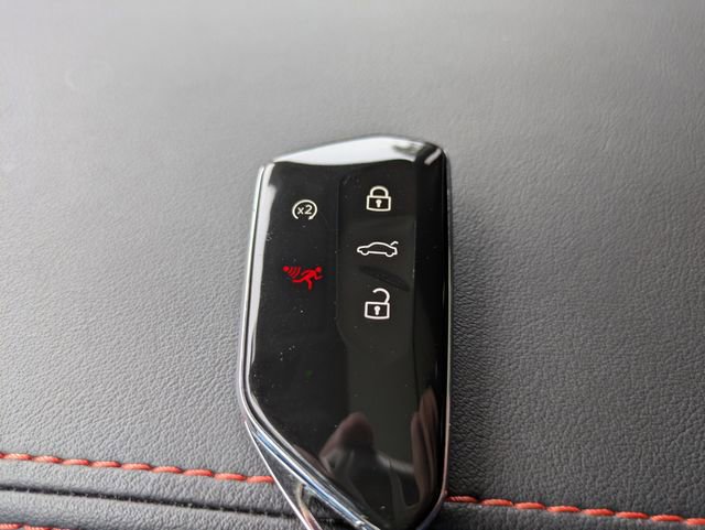 Certified 2025 Volkswagen Atlas Peak Edition SE image 33