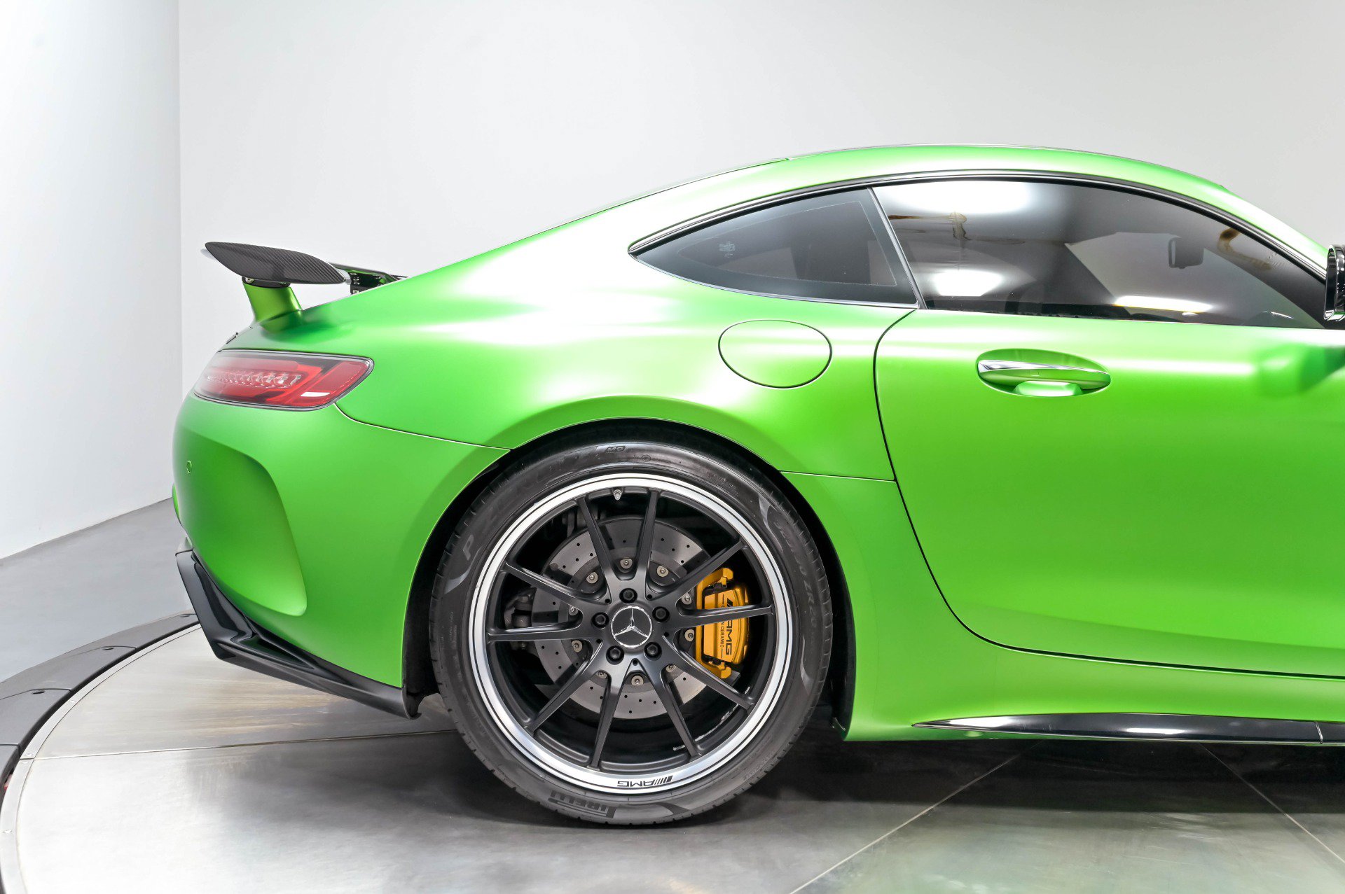 Used 2018 Mercedes-Benz AMG GT R image 19