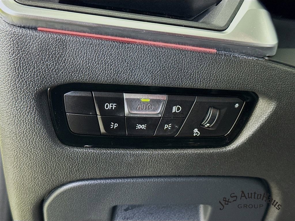 Used 2021 BMW M4 Competition w/ M Carbon Exterior Package image 10