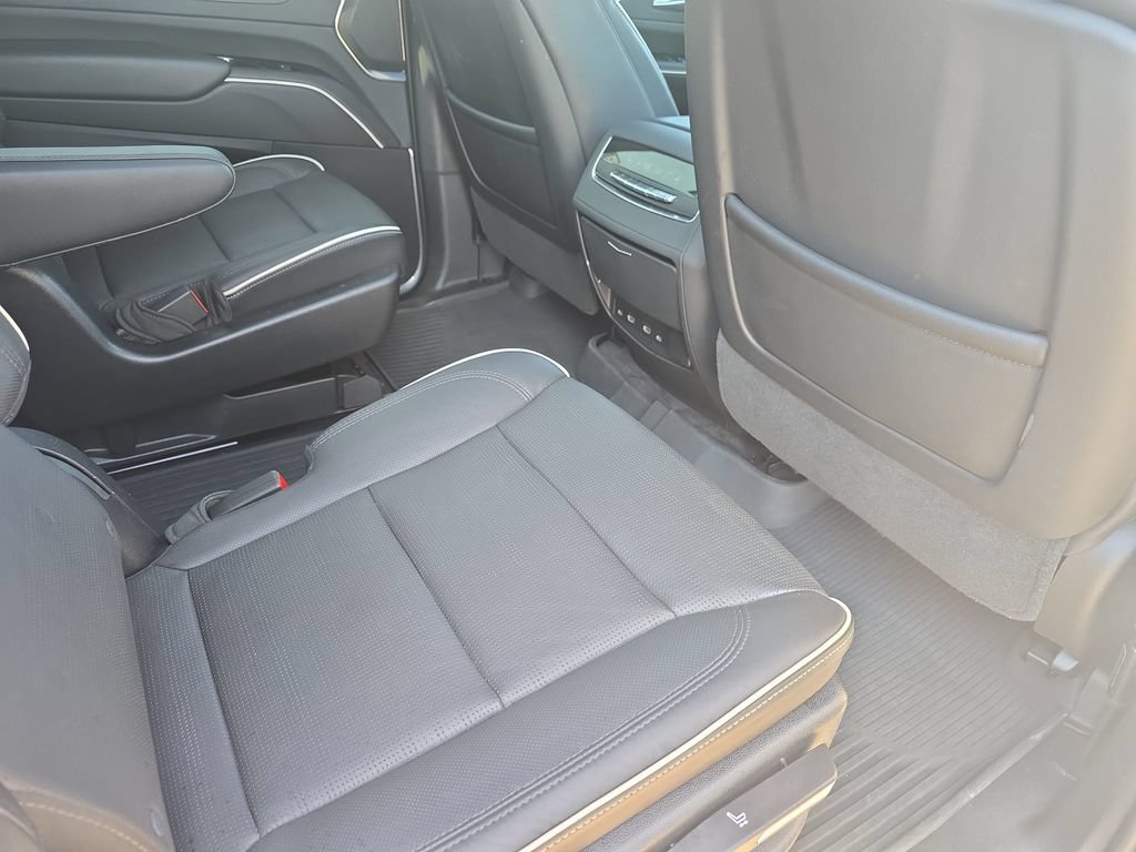 Used 2023 Cadillac Escalade Premium Luxury AWD/4WD image 11