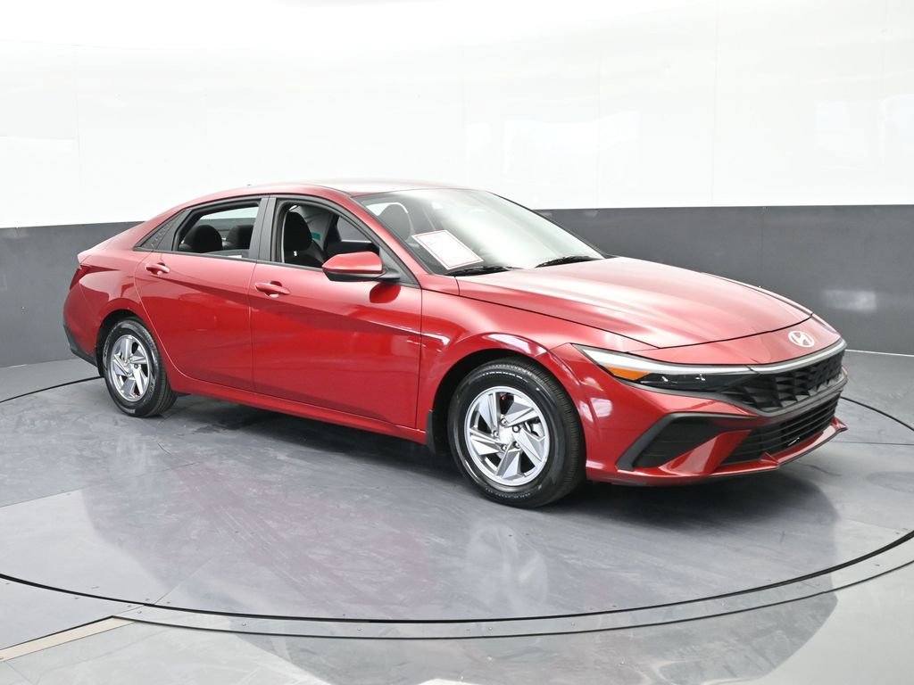 Used 2024 Hyundai Elantra SE FWD image 8
