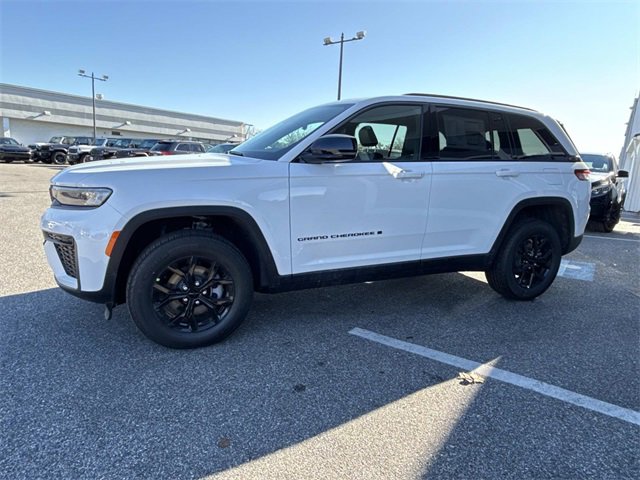 New 2026 Jeep Grand Cherokee Laredo image 6