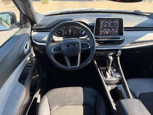 Certified 2025 Jeep Compass Latitude w/ Sun & Sound Group AWD/4WD image 14