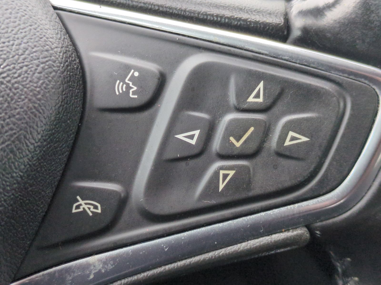 Used 2020 Chevrolet Equinox LT FWD image 25