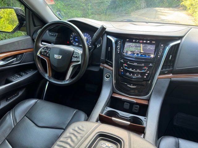 Used 2017 Cadillac Escalade Luxury AWD/4WD image 31