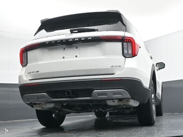 Used 2025 Ford Explorer Active w/ Active Comfort Package AWD/4WD image 32