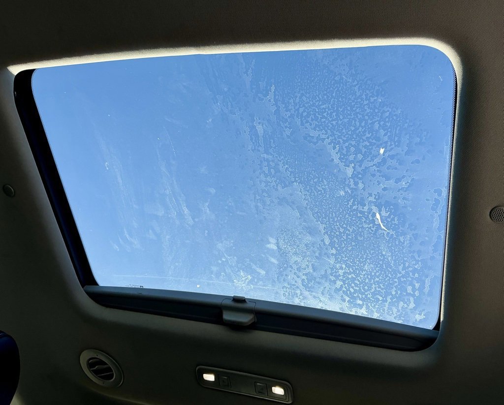 Used 2023 GMC Acadia SLT w/ Technology Package image 28