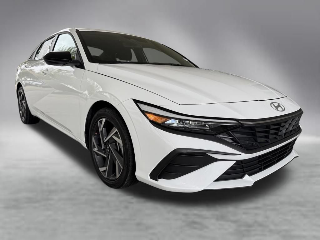 Used 2025 Hyundai Elantra Sport FWD image 2