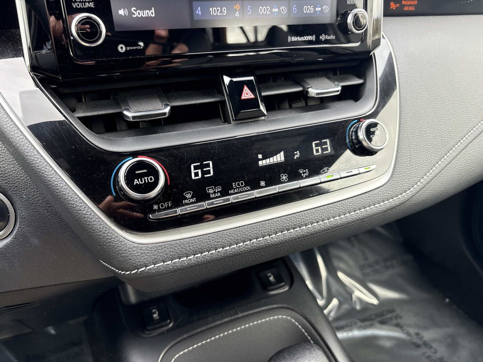 Used 2020 Toyota Corolla XSE image 24