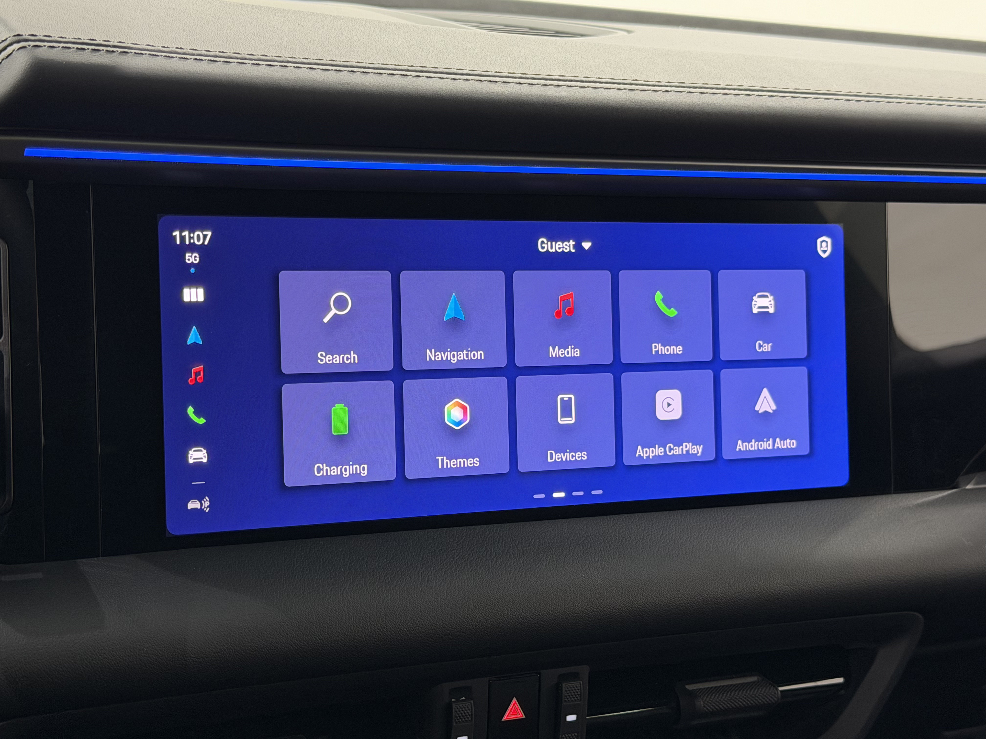 Certified 2025 Porsche Macan Electric RWD image 40